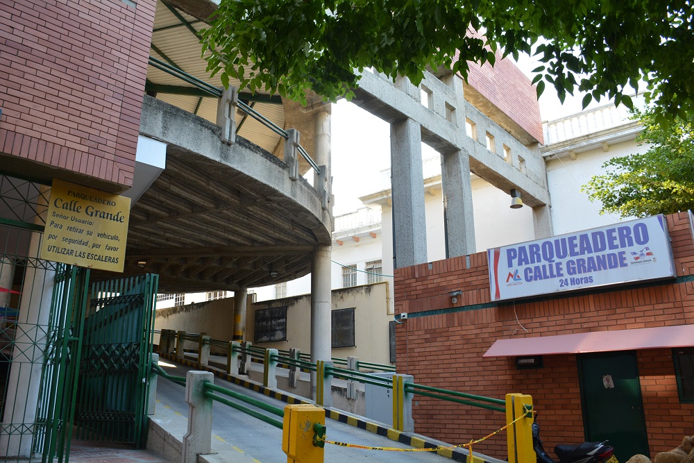 Parqueadero Calle Grande